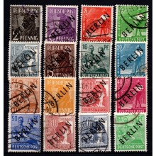 Overtryk BERLIN på mærkerne i sort farve.  